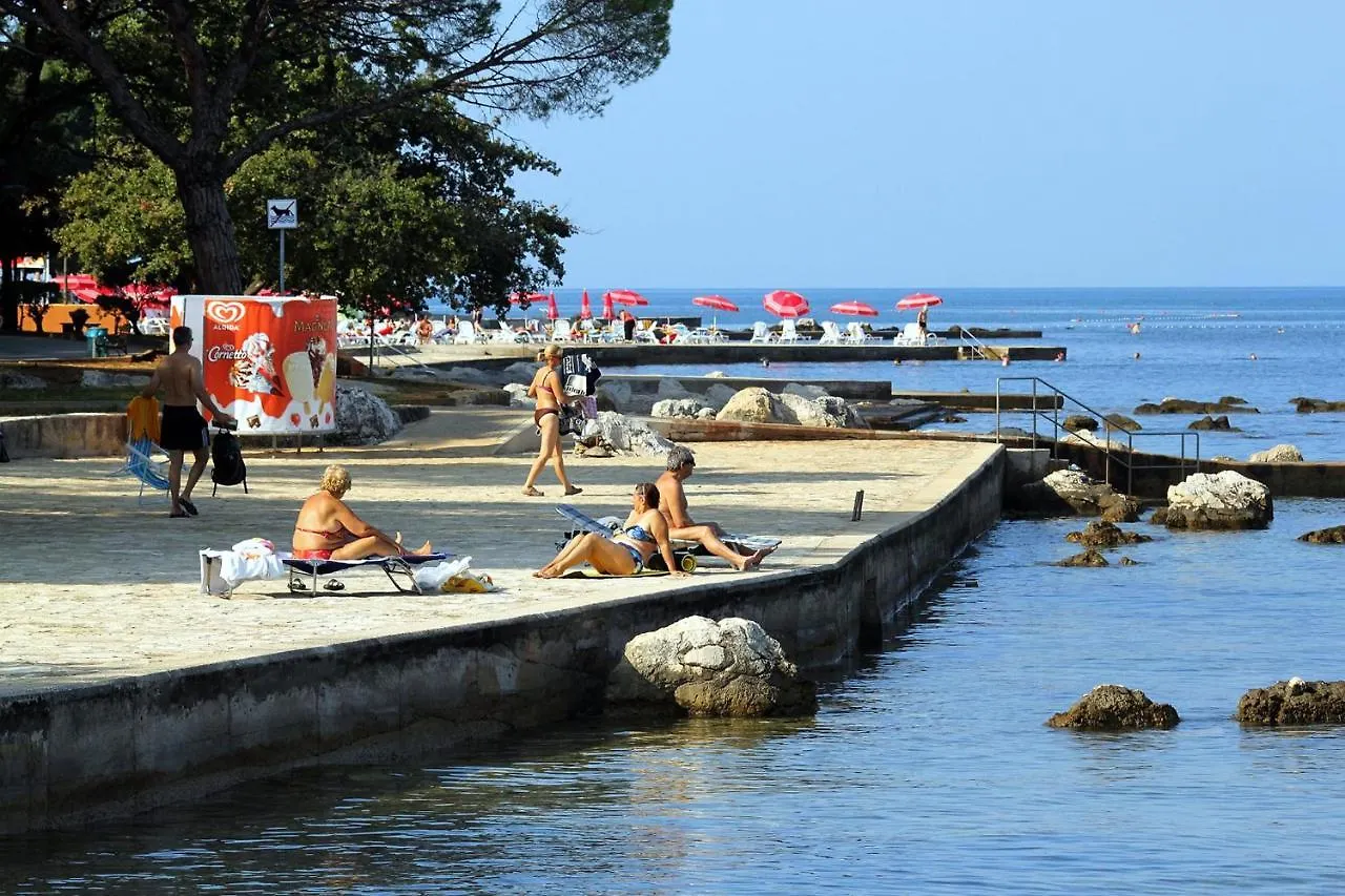 Apartments With A Parking Space Umag - 7124